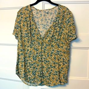 Hinge flowered top